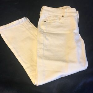 Host Pick 💕 The Limited White Cropped Pants